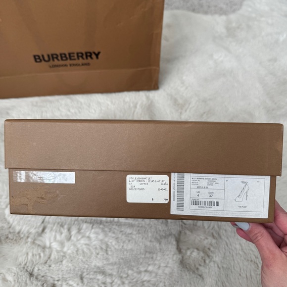 Burberry Jermyn 105 Pumps in Coffee (37) - Picture 11 of 11